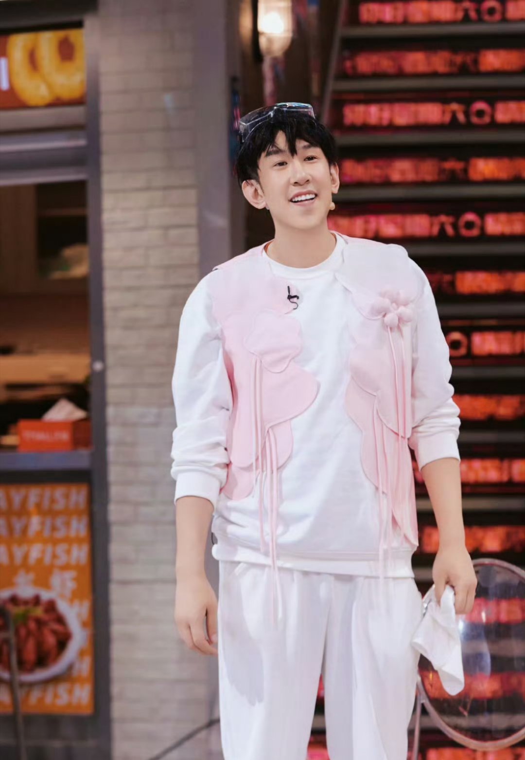 于洋完全是叔圈男模嘛！平时光顾着笑差点忘了他还有模特般的身材 