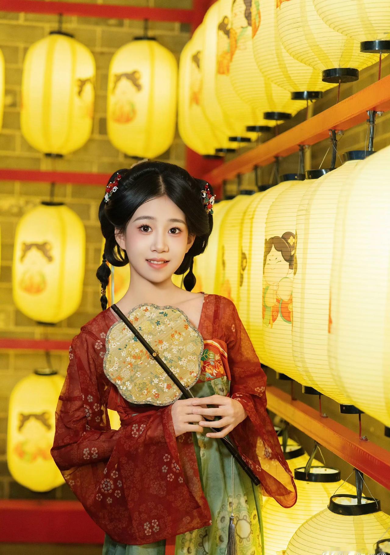 电视剧《主角》热播，小演员们很圈粉，个个演技在线。
除了扮演黑娃的王子铭、扮演易