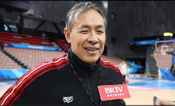 不开玩笑，许利民离下课也许还有半场时间。

北京首钢在主场与江苏队竟然打成了半场