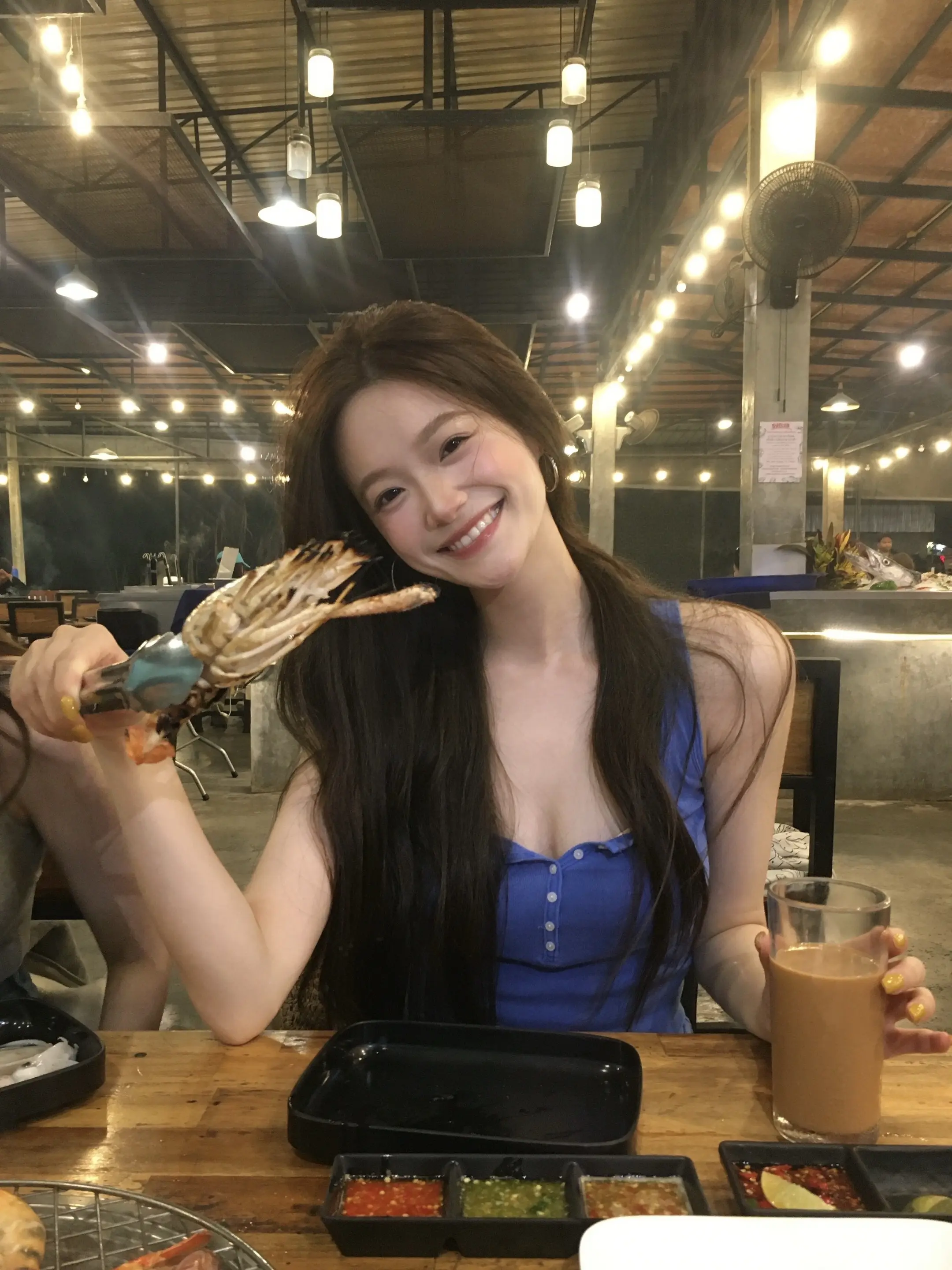 我认识一个女孩 她天真活泼可爱