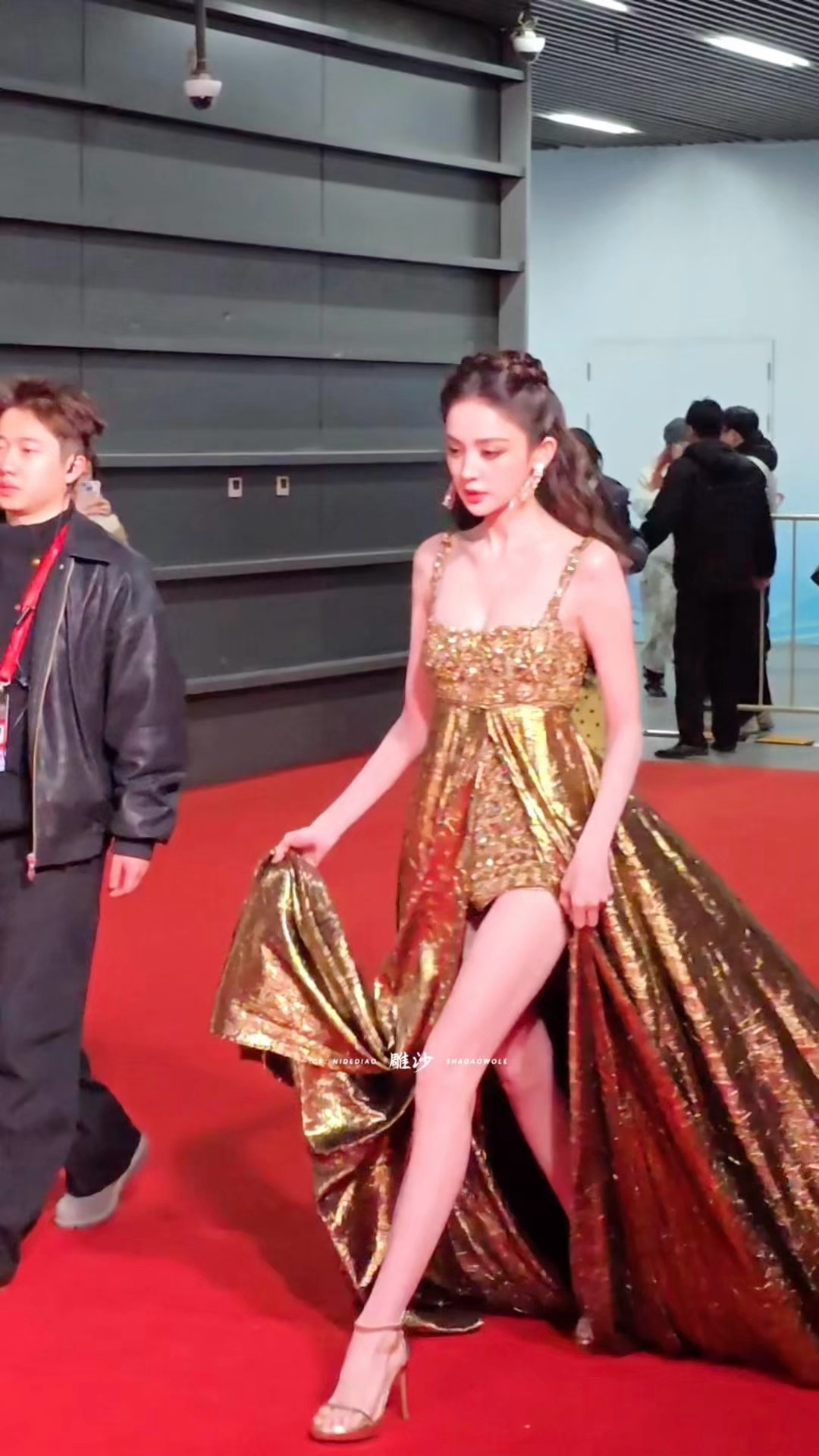 额滴神啊娜扎这个腿太绝了这张脸太权威了我拍的星现场2025微博之夜爆款创作大赛