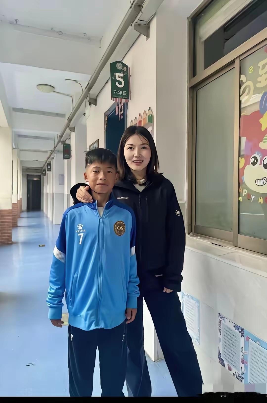 南京12岁“空翻少年”夺冠回国，班主任许老师一句话看哭网友
最近，所有人的朋友圈