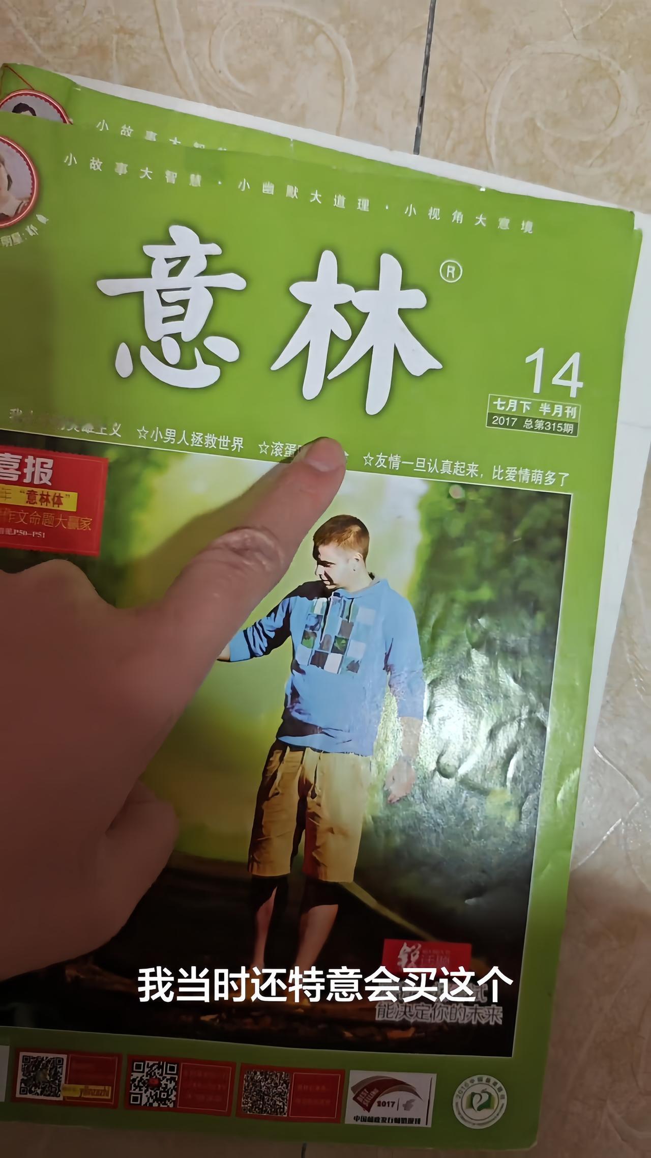 上个月去美国出差，过马路时，我看到一位老人拎着重物，站在密集的车流前惊慌失措。我