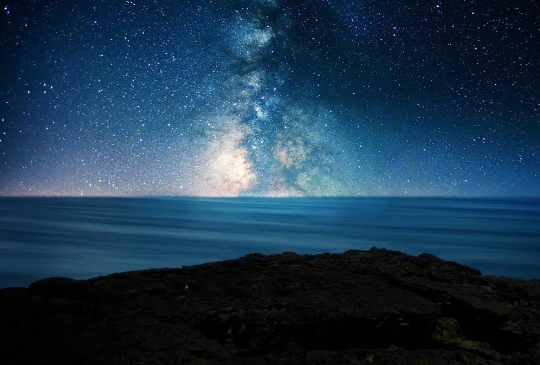 当今世界，一定要去学会先发制人……
一：‌在竞争或冲突中，掌握主动权，先发可打乱