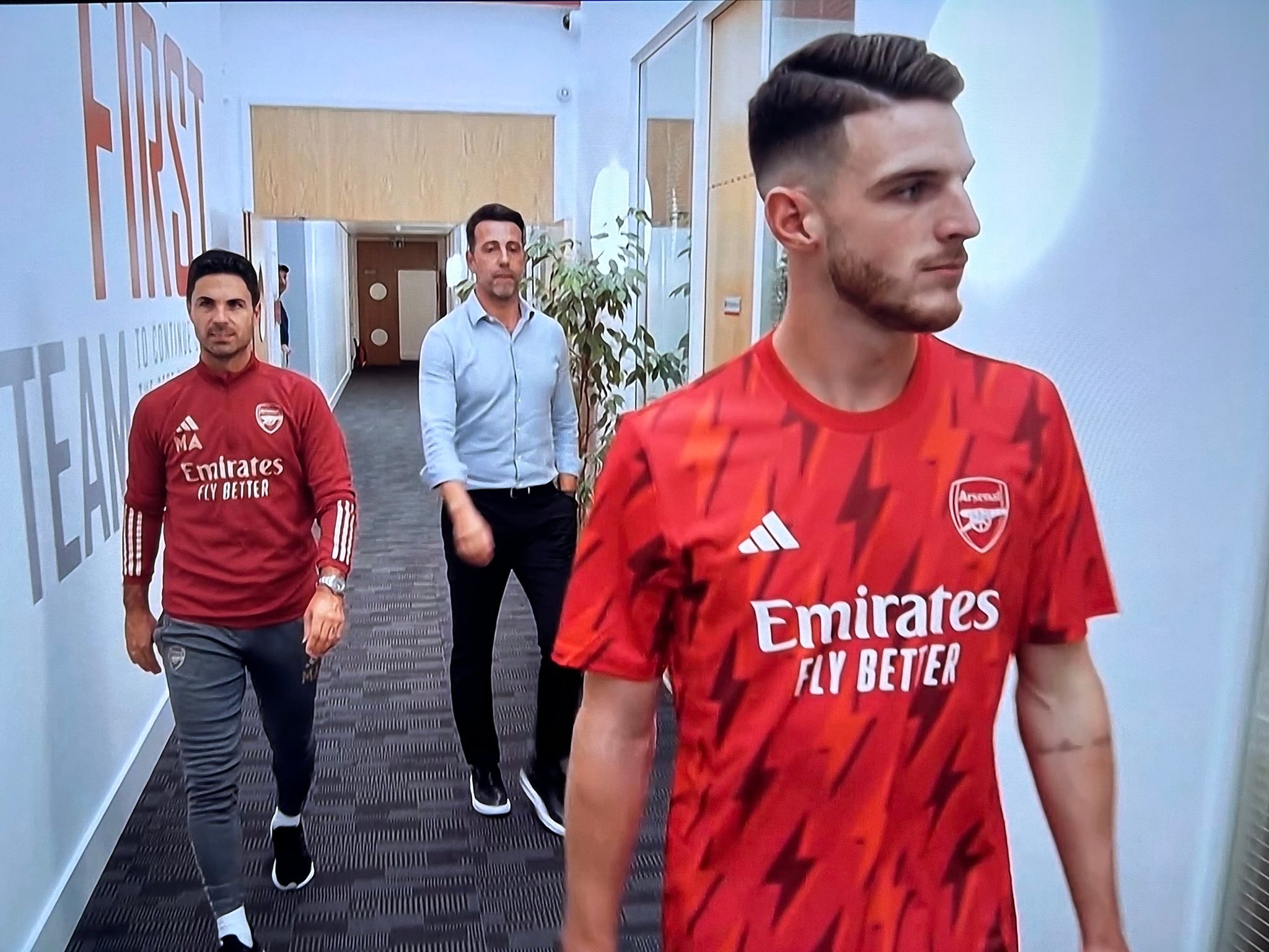 费迪南德：“他（阿尔特塔）对你的影响有多大？”赖斯：“过去四周我学到了很多我以前