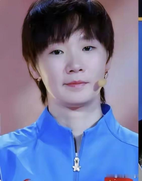 恭喜王曼昱拿下亚运会女单冠军，这份金牌实至名归！

王曼昱赢球之后攥紧左手拳头大