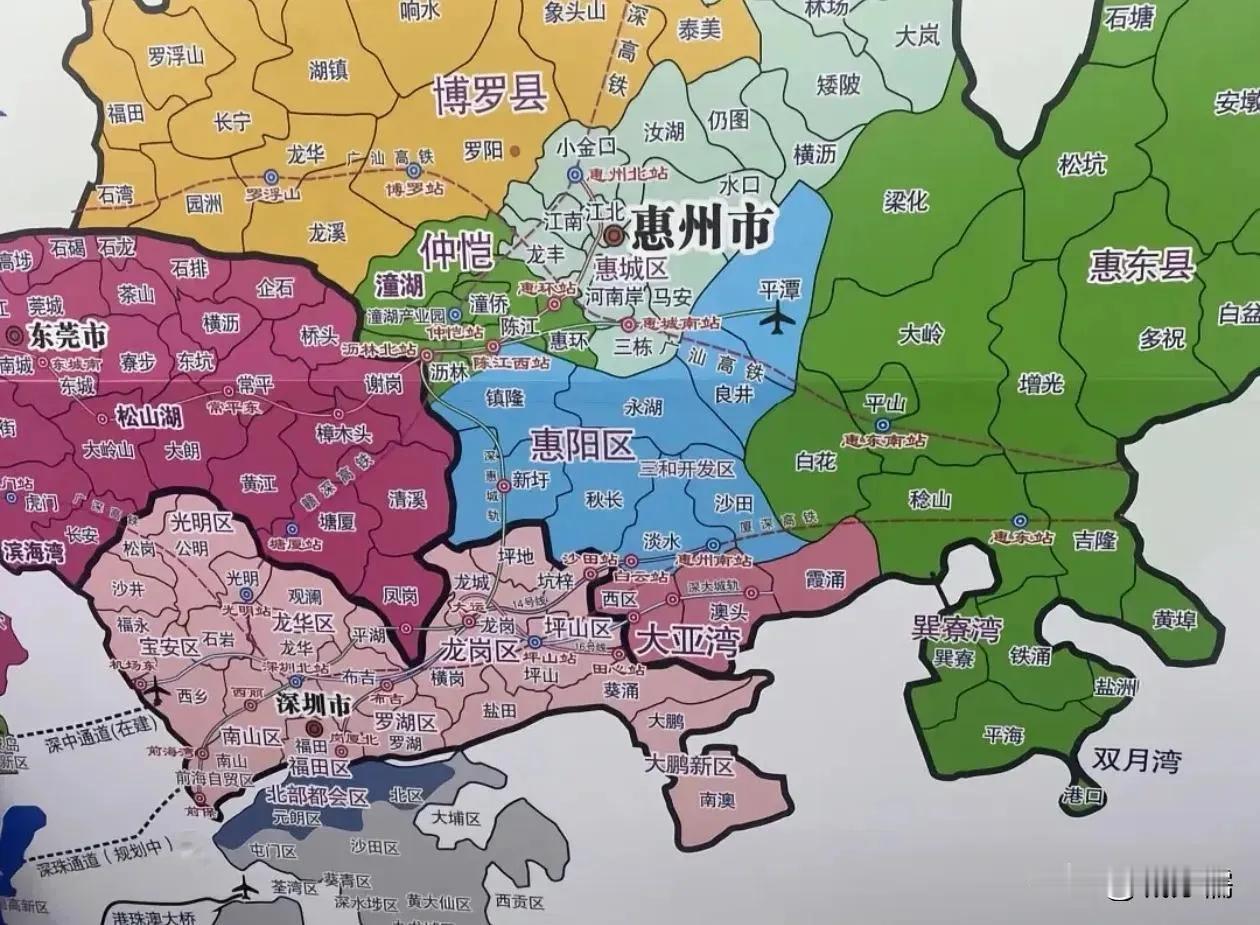 很多人就喜欢瞎扯，什么东莞跟惠州都跟深圳相邻，惠州居然比东莞差那么多。
那么，为