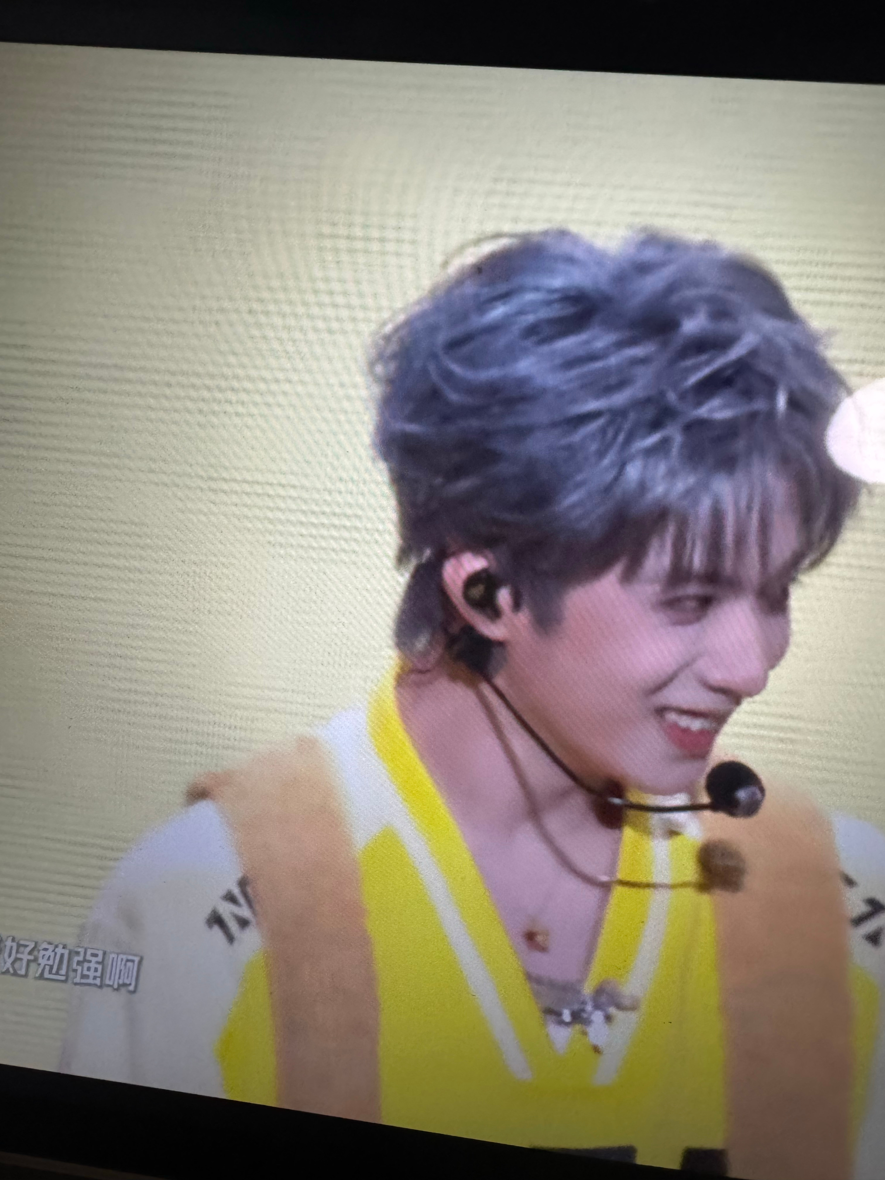 ：刘哥你造型也太顶了：😆 