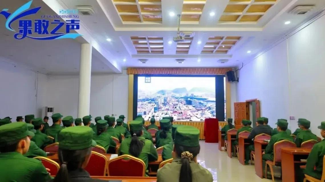 果敢同盟军控制下的老街，当地开始组织干部集体观看中国拍摄的《缅北电诈覆灭纪实》。