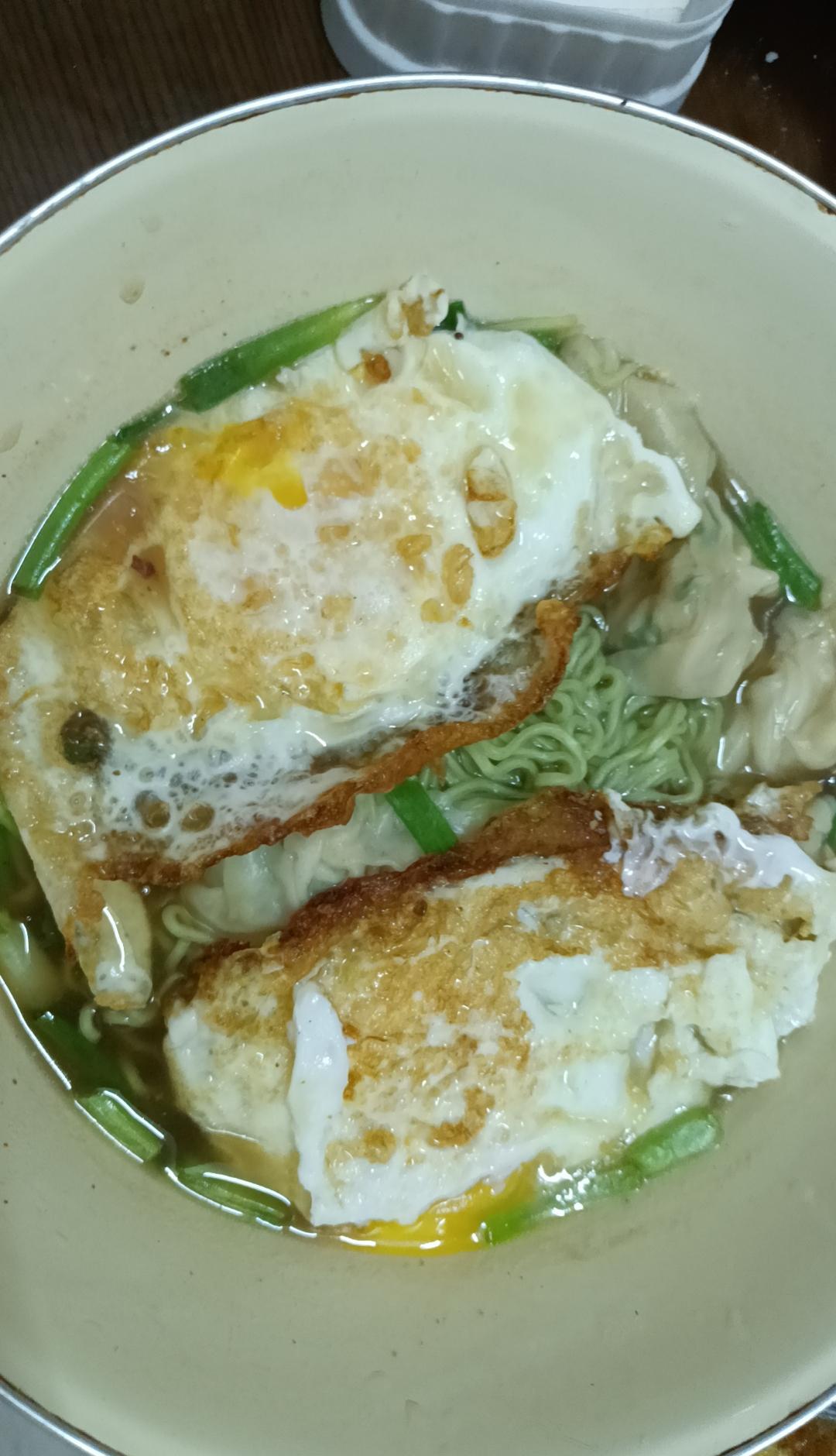 别让热水，变成酒精的帮凶。
我的同事昨天生日，喝了半斤白酒。
人看着挺清醒，回家