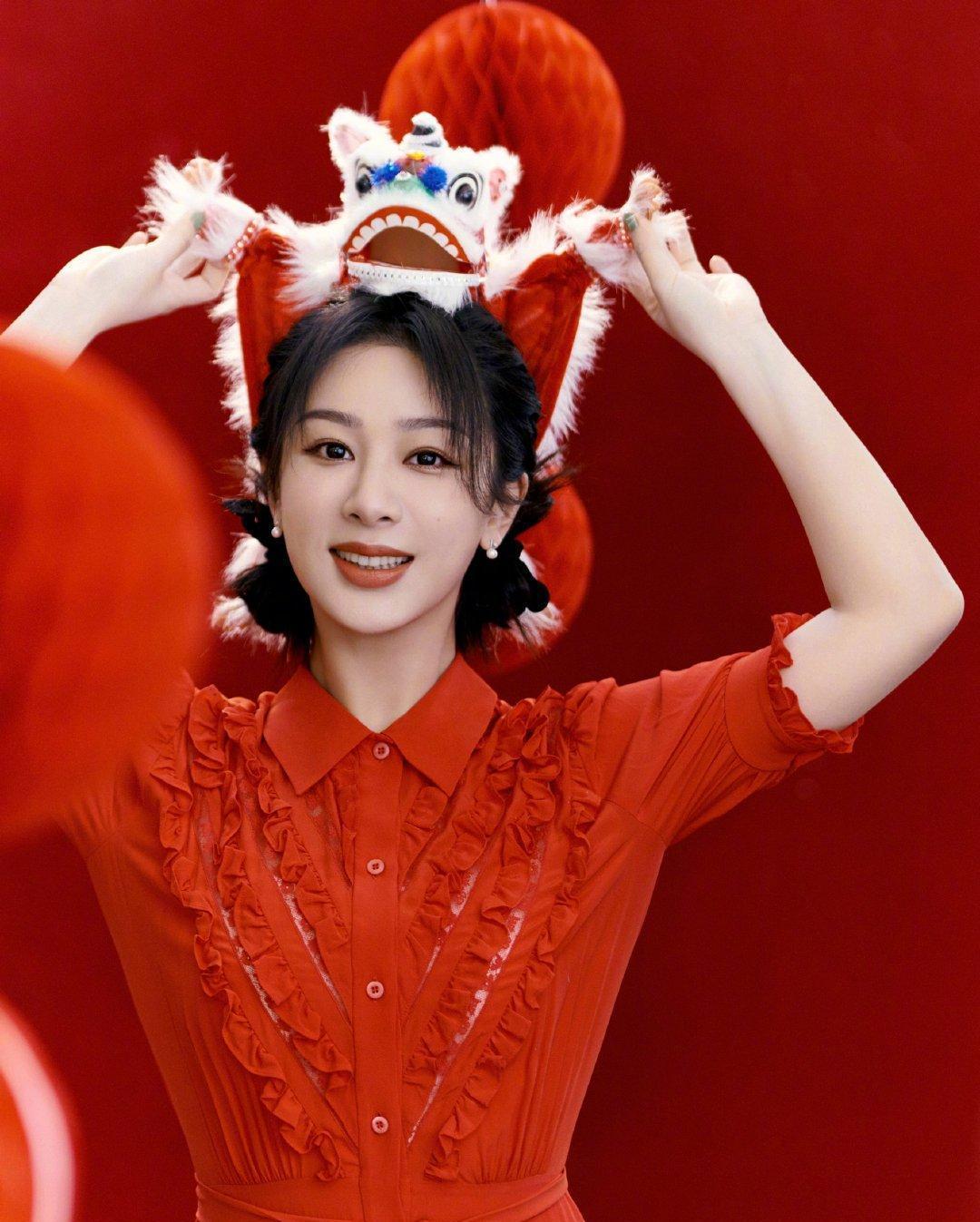 1、杨紫前阵子应新丽的邀请客串了电影《千里江山图》，央妈的项目《女君和熹》在接触