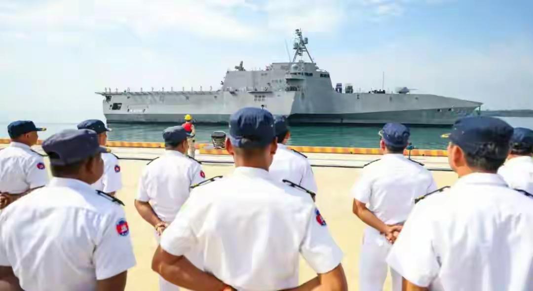 柬埔寨首相接见美高官，加入和平委员会