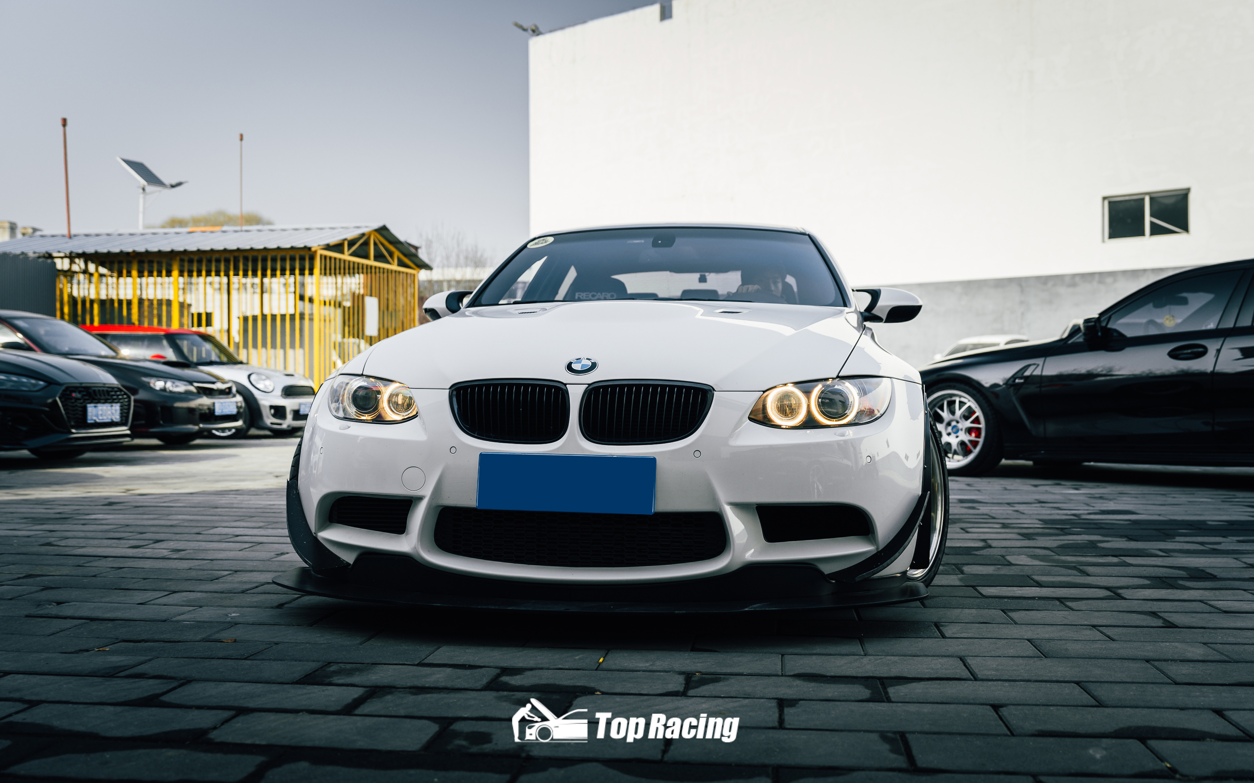 好消息：我现在觉得大鼻孔M真的帅尤其配黑车太TM帅了坏消息：下一代M又要变回小鼻