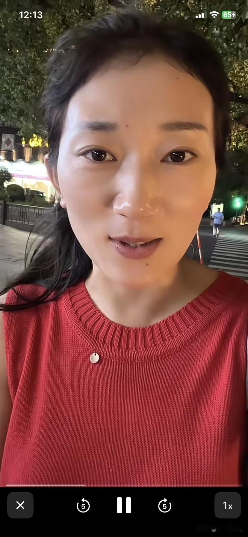 林丽心情愉快的的带着孩子一辰，去西湖游玩！
孩子说没看过西湖，因为杭州天气太热了