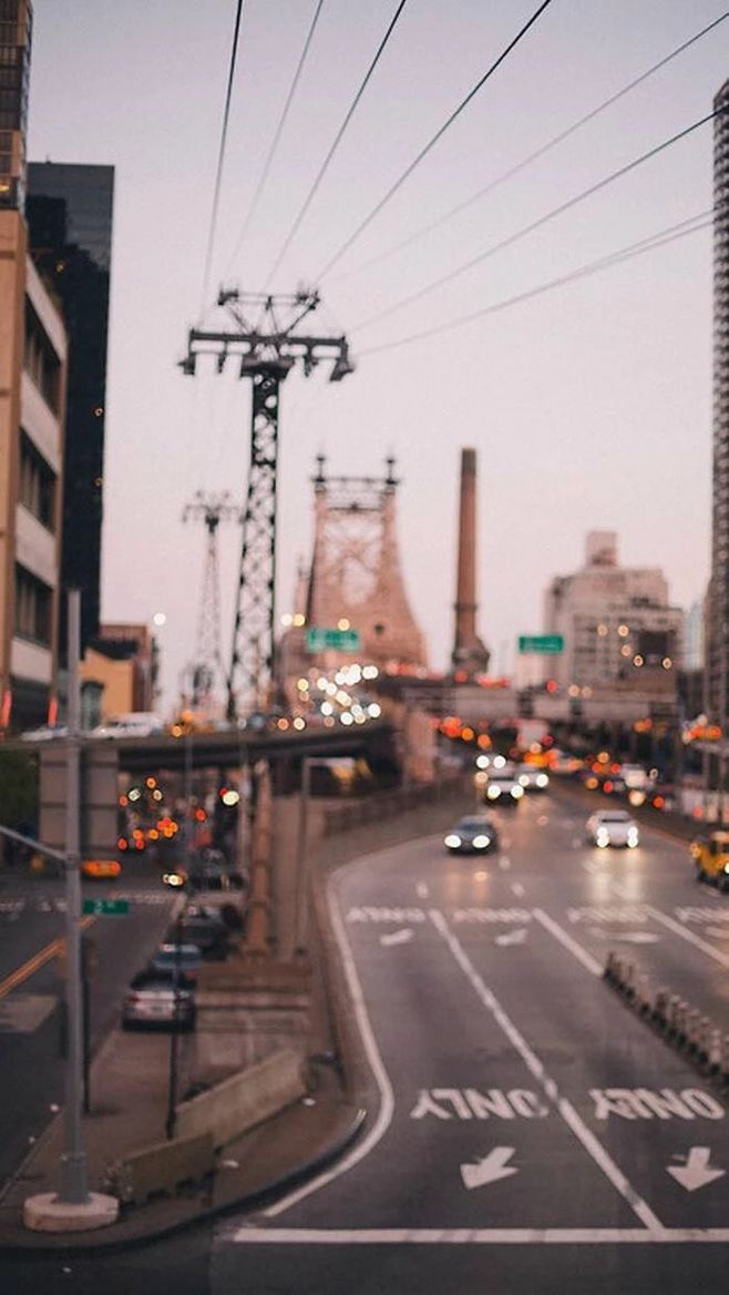 人真的忙起来，根本没有太多复杂情绪；人太闲，才会把鸡毛蒜皮当回事。       