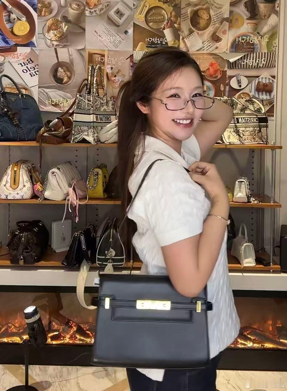 昨天穿这个小马针织播播好多人来问衣服 真想把超市码拿出来给她们扫