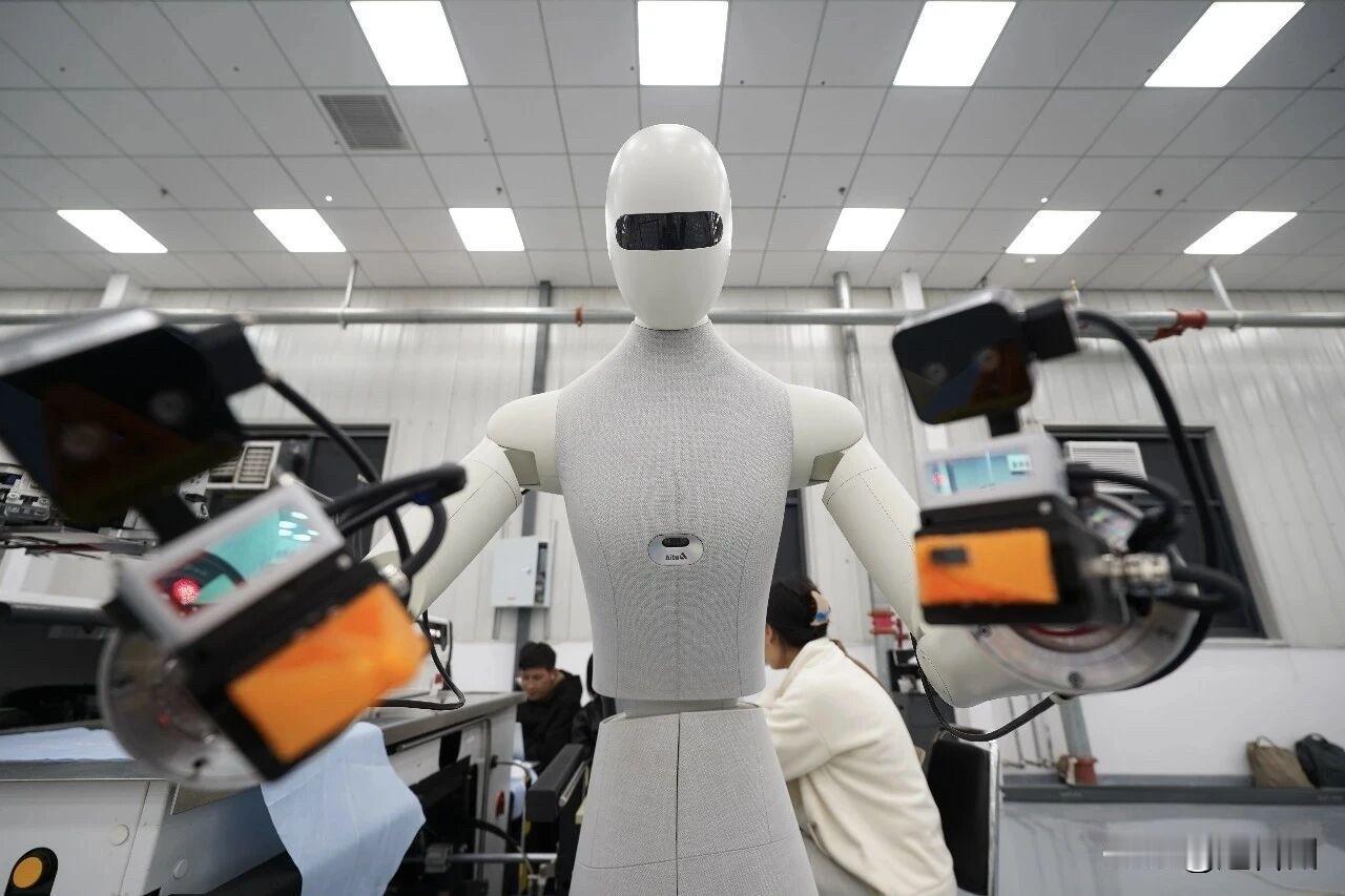 登人民日报头版！椒江智造出圈，2000台人形机器人重塑服装产业

2026年8月