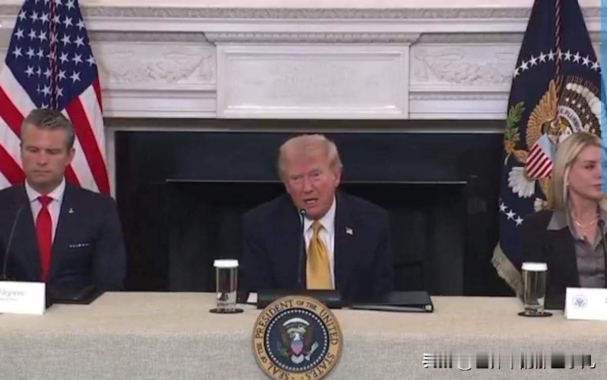 特朗普称墨西哥和哥伦比亚正被贩毒集团控制和操控！美国战争部长表示将打击贩毒集团!