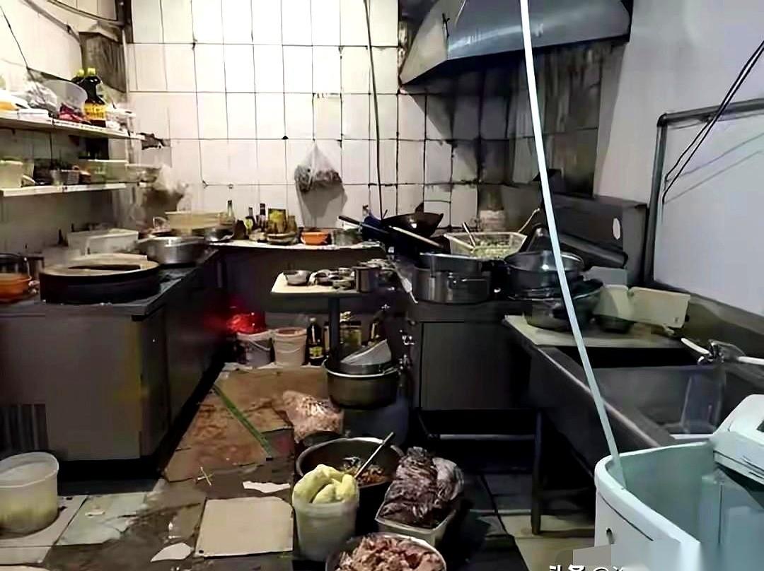 “幽灵外卖”的槌子，直直砸到了每个点餐人的饭碗上！
36亿天价罚单，不是空穴来风