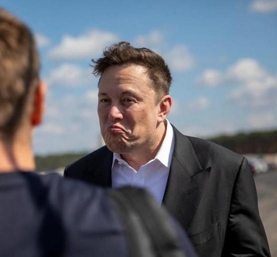 美国被彻底震慑？外国记者问：“美国拥有的核弹头可以摧毁世界1000次，难道中国人