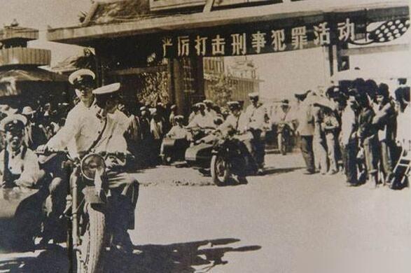 1962年5月7日，黑龙江铁力郊外铁轨，巡道工发现被火车碾碎女尸。

大家伙儿都