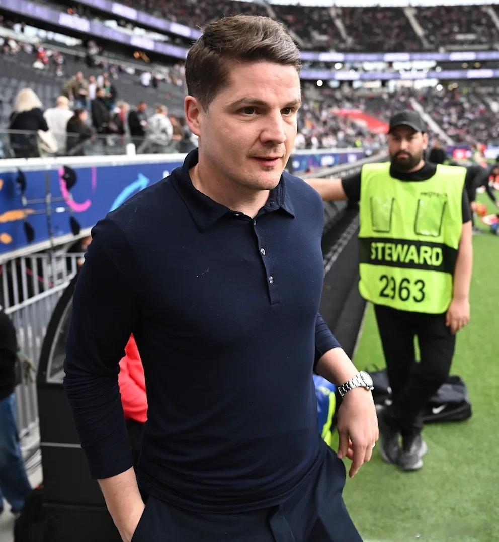 施韦格勒前往狼堡担任体育主管，德国媒体透露这意味着竞技总裁克里斯蒂安森也将失去对