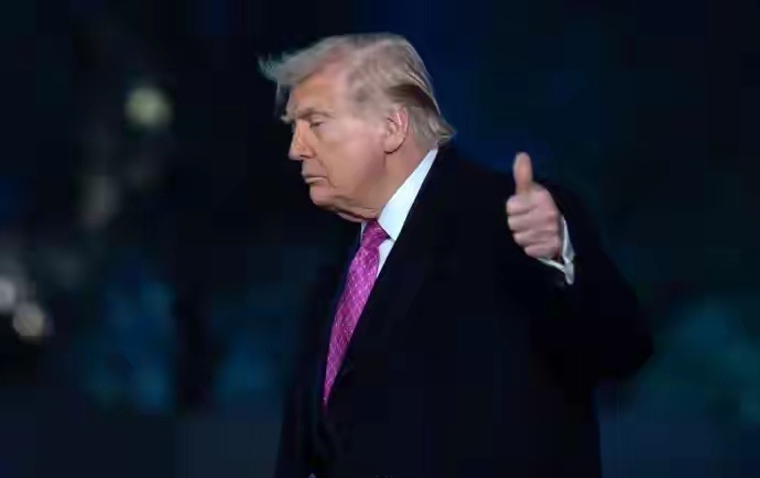 美国不管霍尔木兹海峡了现在伊朗强硬派的策略也很明确：你打你的，我打我的，不投降，