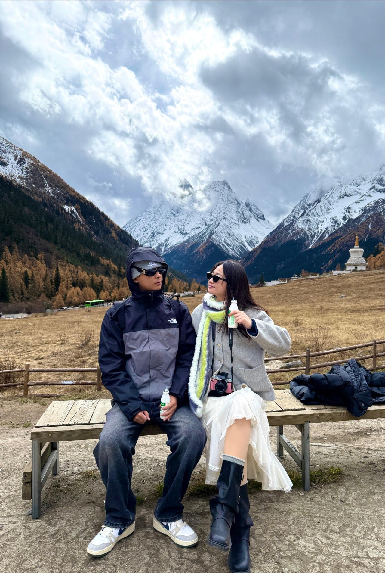 11.15 去四姑娘山后转战新都桥
一到山上就下雪非常幸运了 四姑娘这个时候景色