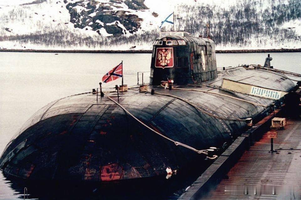 🇷🇺库尔斯克号核潜艇的最后一张照片。该潜艇于2000年8月12日沉没。