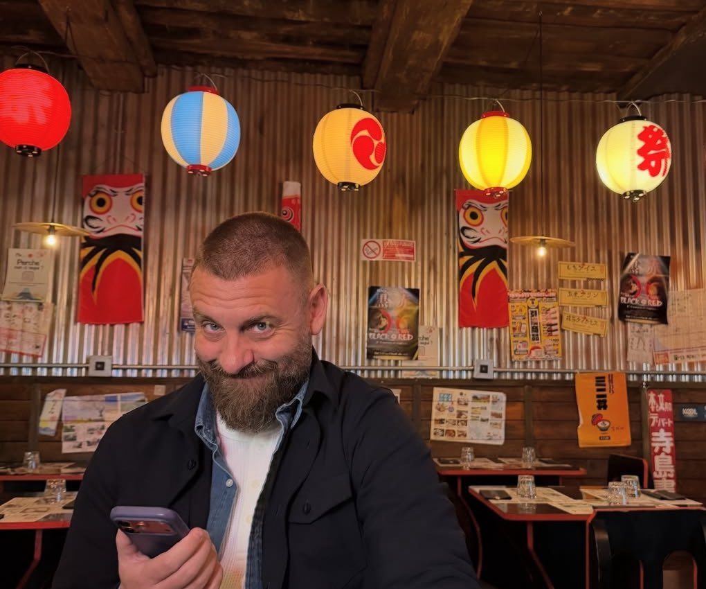 看你哈比赛的表情 