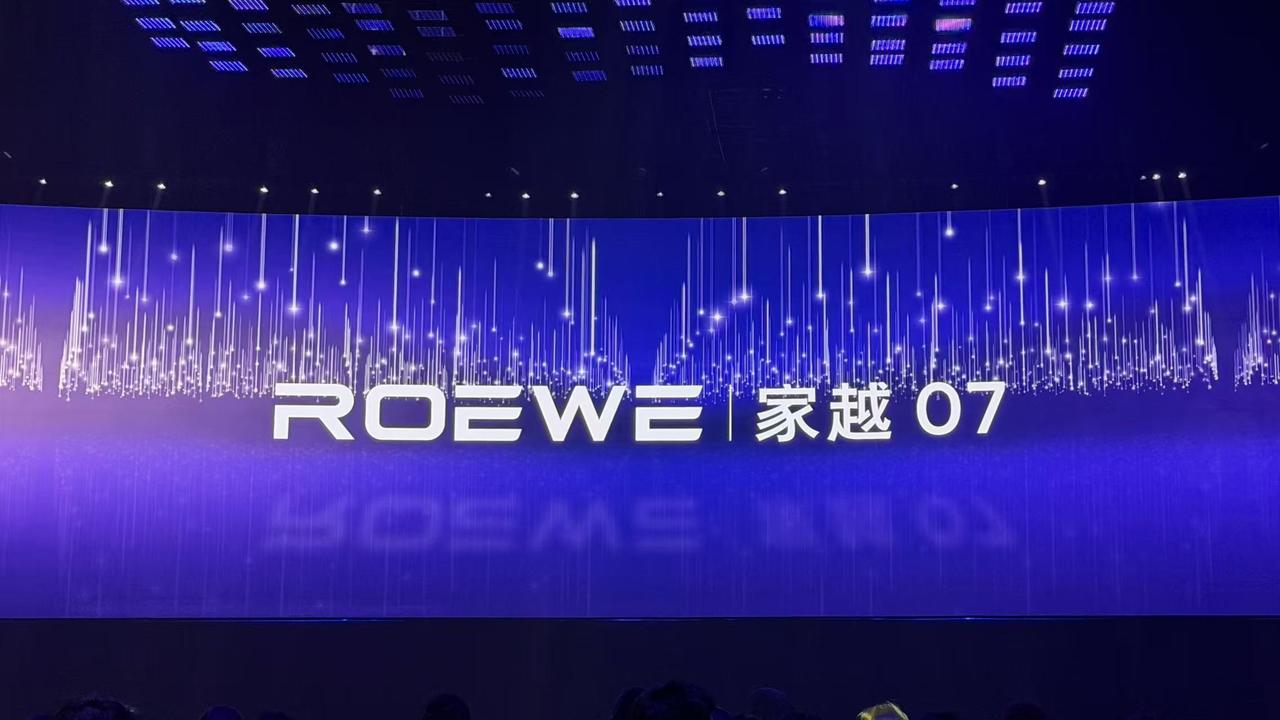 因AI而生 “豆包汽车” 荣威家越07来啦，行业首搭豆包座舱助手，重新定义AI汽