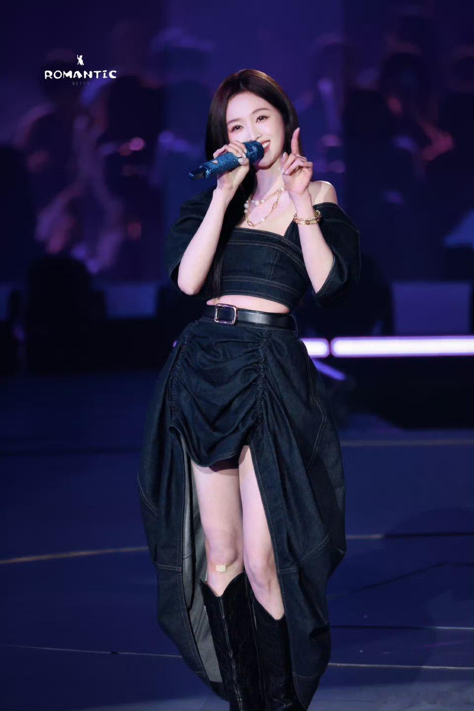 吴宣仪活力之夜演唱电影好东西歌曲《滥俗的歌》!！好甜的笑容。吴宣仪