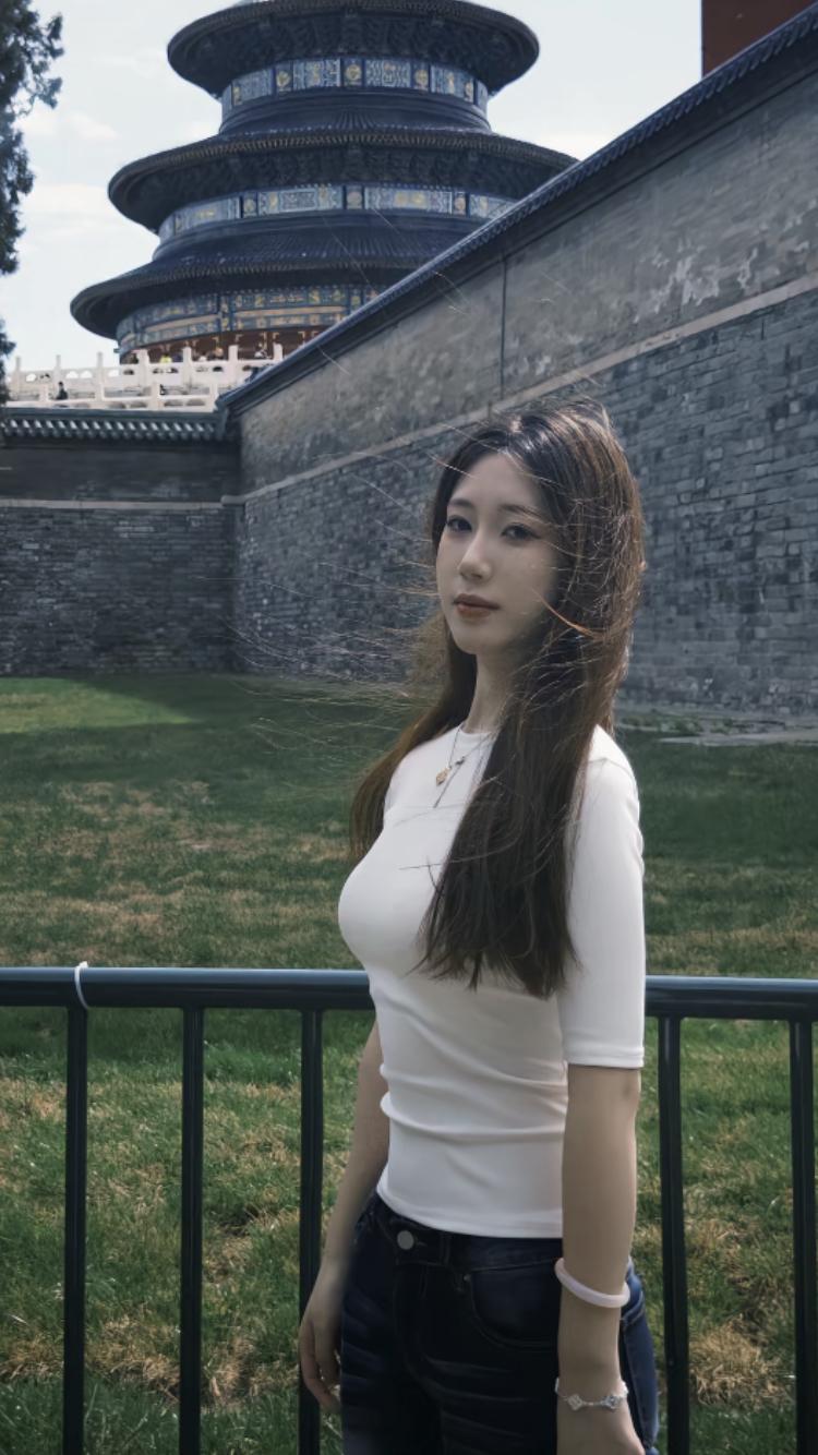 大美女一个
