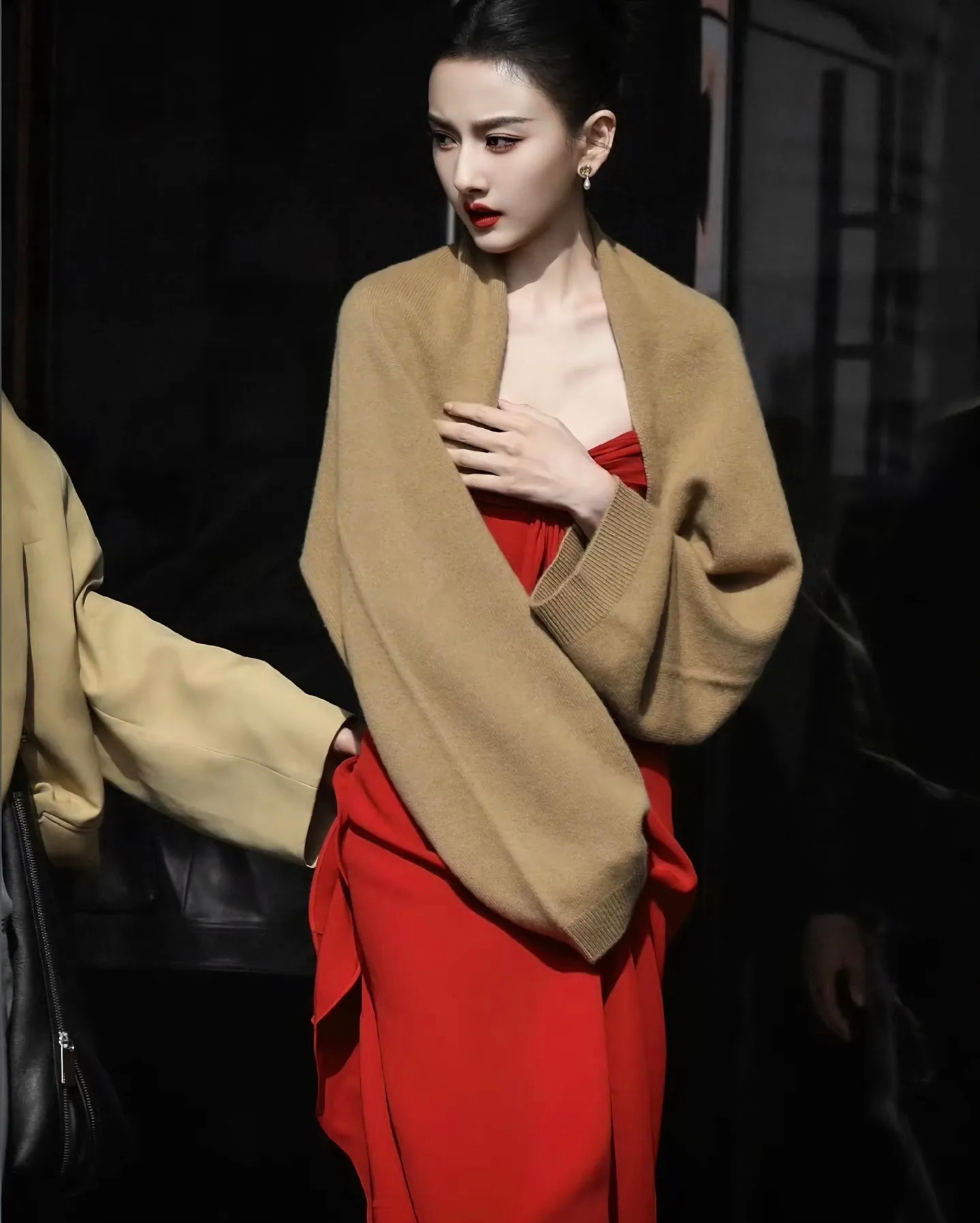 田曦薇虞书欣宋祖儿最佳穿搭【宋祖儿】美人蹙眉 