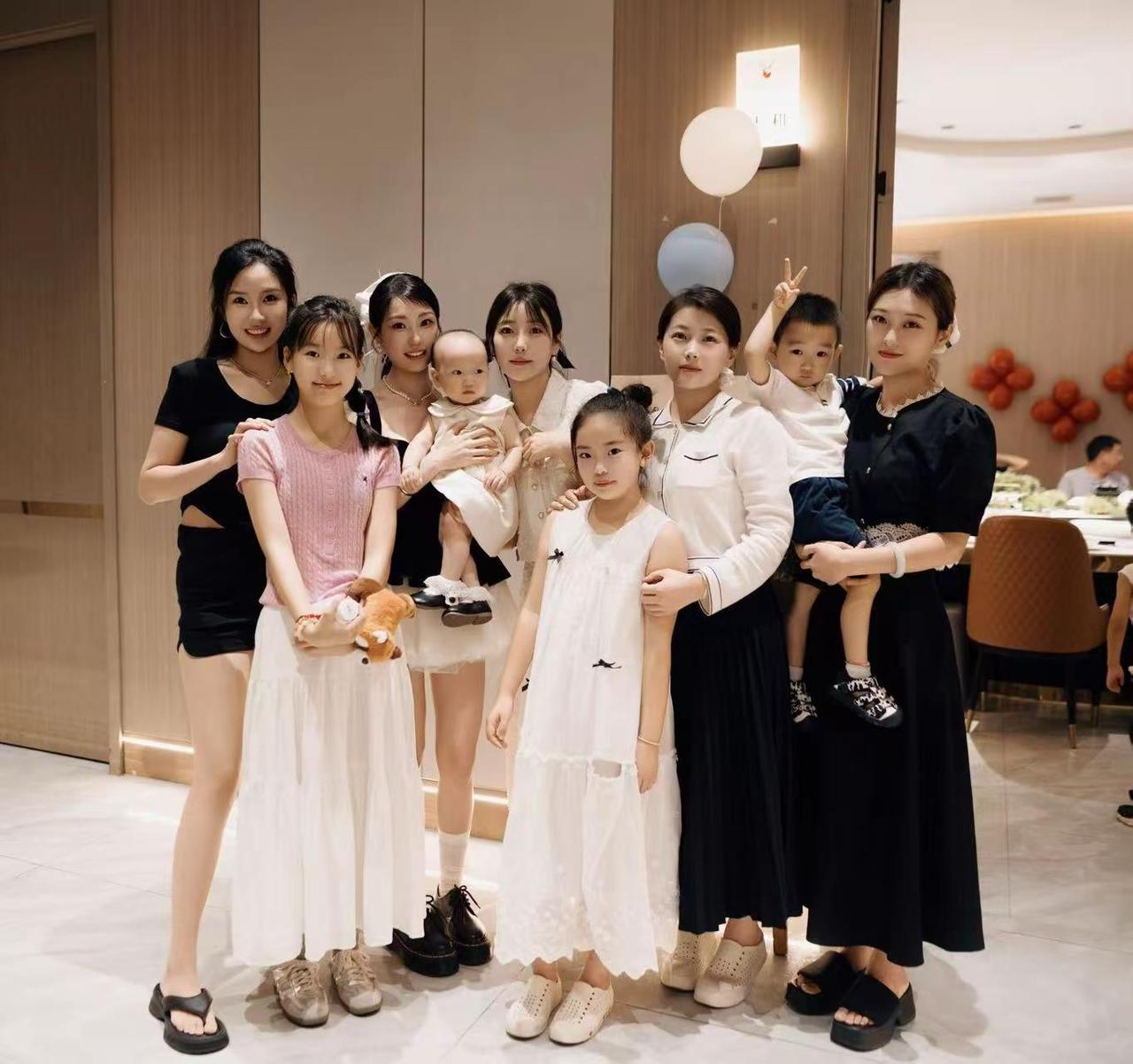 一起美到发光 全家同框最美的时光 和时光乐在一起