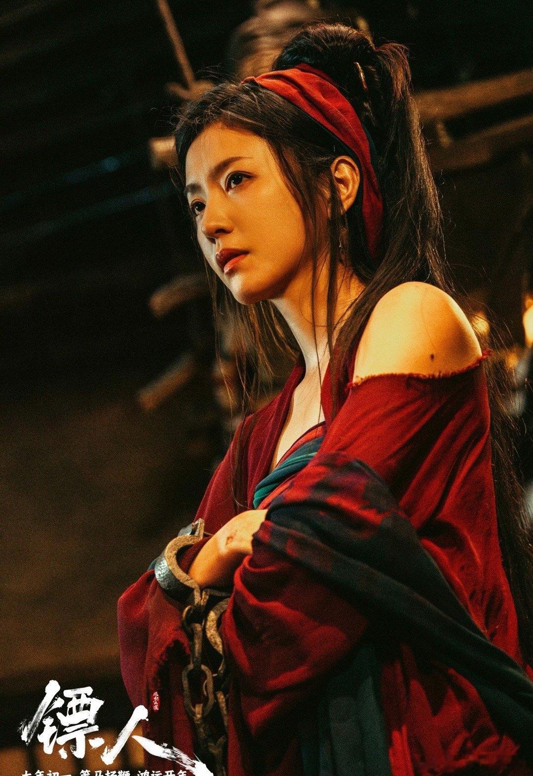 李云霄二登时装销量女艺人第一 这个李云霄今年春节可以啊，刚在微博之夜、央视春晚惊