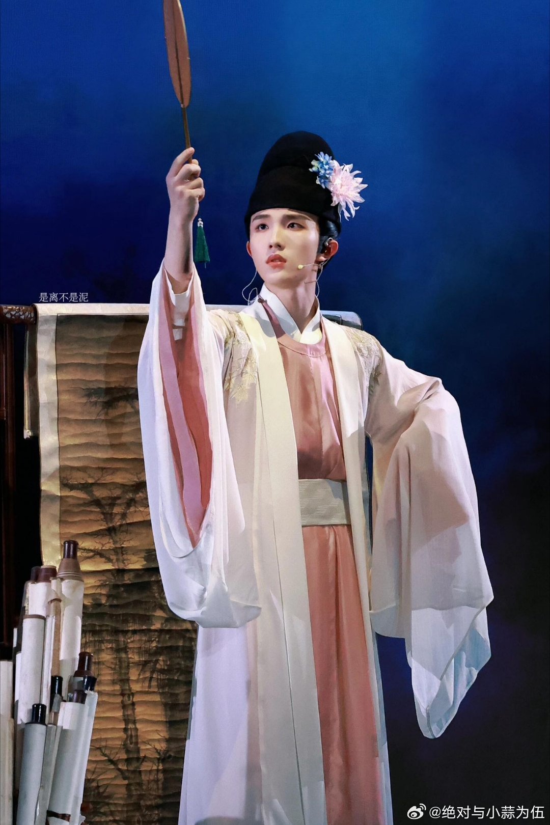 苏新皓团综古装路透 古装焊在身上吧！苏新皓团综古装路透惊艳亮相，眉眼精致气质绝，