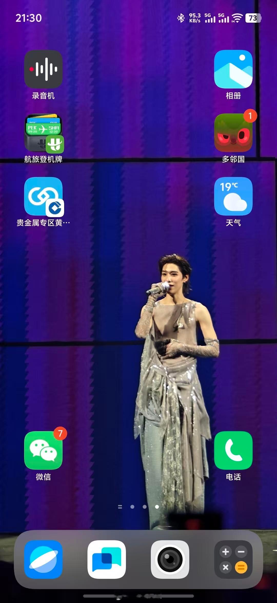 来了来了！！！奔驰的电车终于来了！！！！！但是。。。我本人是有点失望的，还是秉持