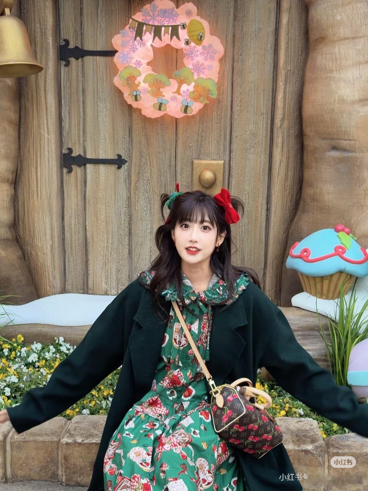 新国辩居然把李艺彤请来了李艺彤跨界辩论圈，粉丝惊喜不已！作为出了名的“口才担当”