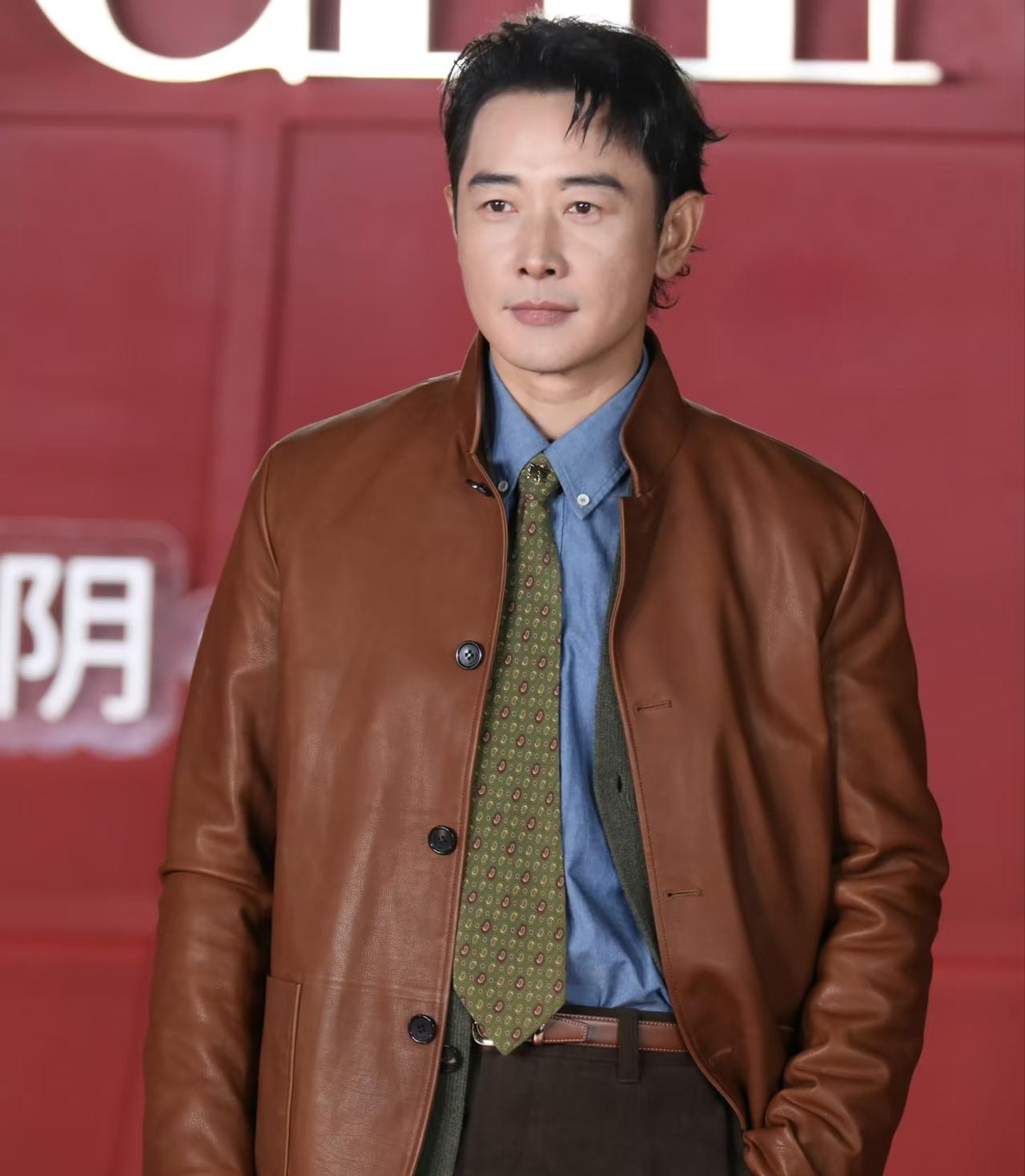 其实明眼人都能看出来，
罗晋今晚活动的状态，
根本不是老了，也不是和唐嫣感情有问
