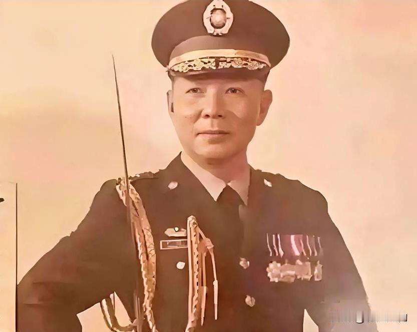 许历农，1919年生于安徽贵池，黄埔军校江西三分校第十六期工兵科毕业生。1949