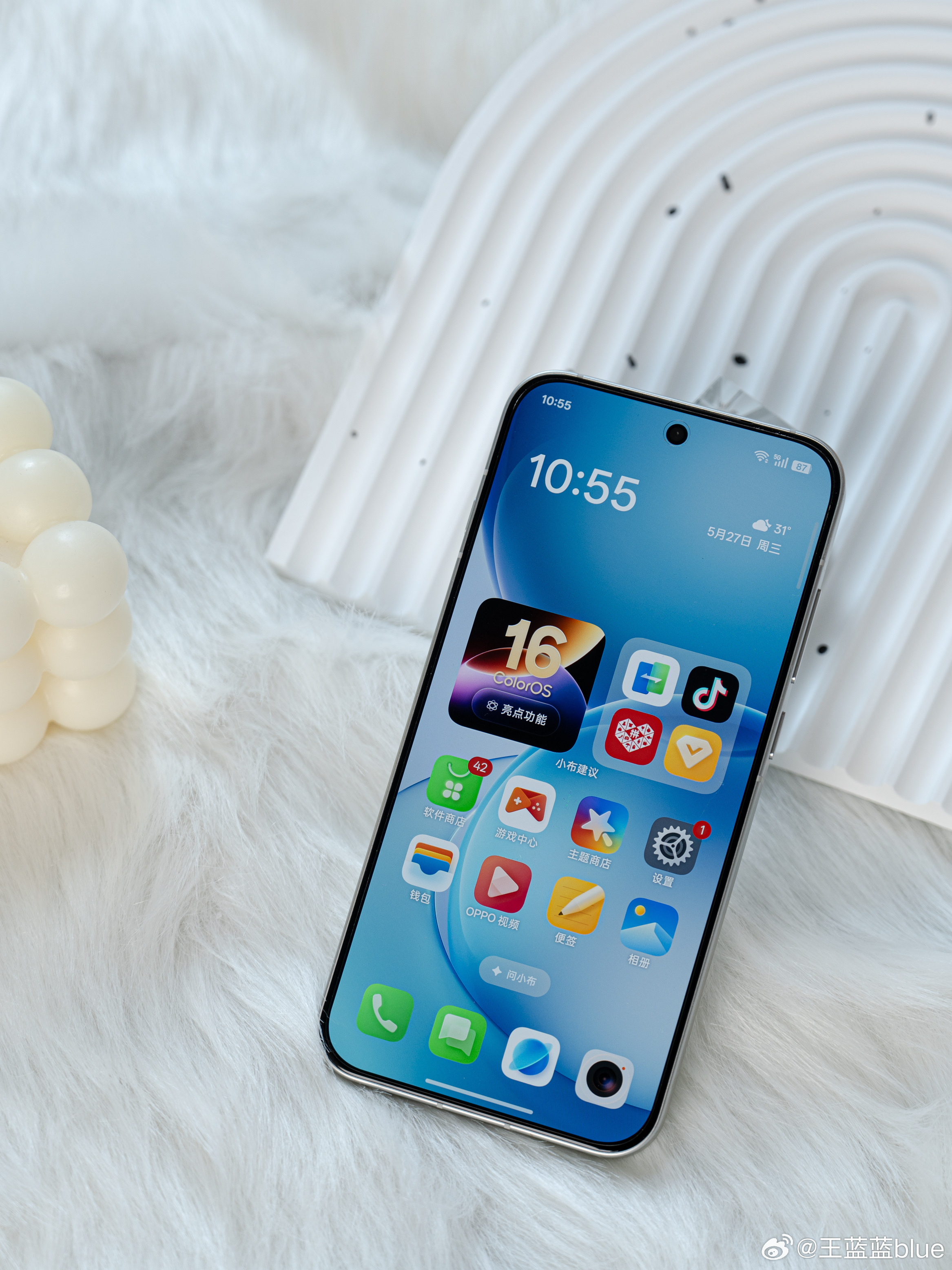 你们看我手里的这台OPPO Reno16 的怦然星动，真的被它的颜值迷住了！真的