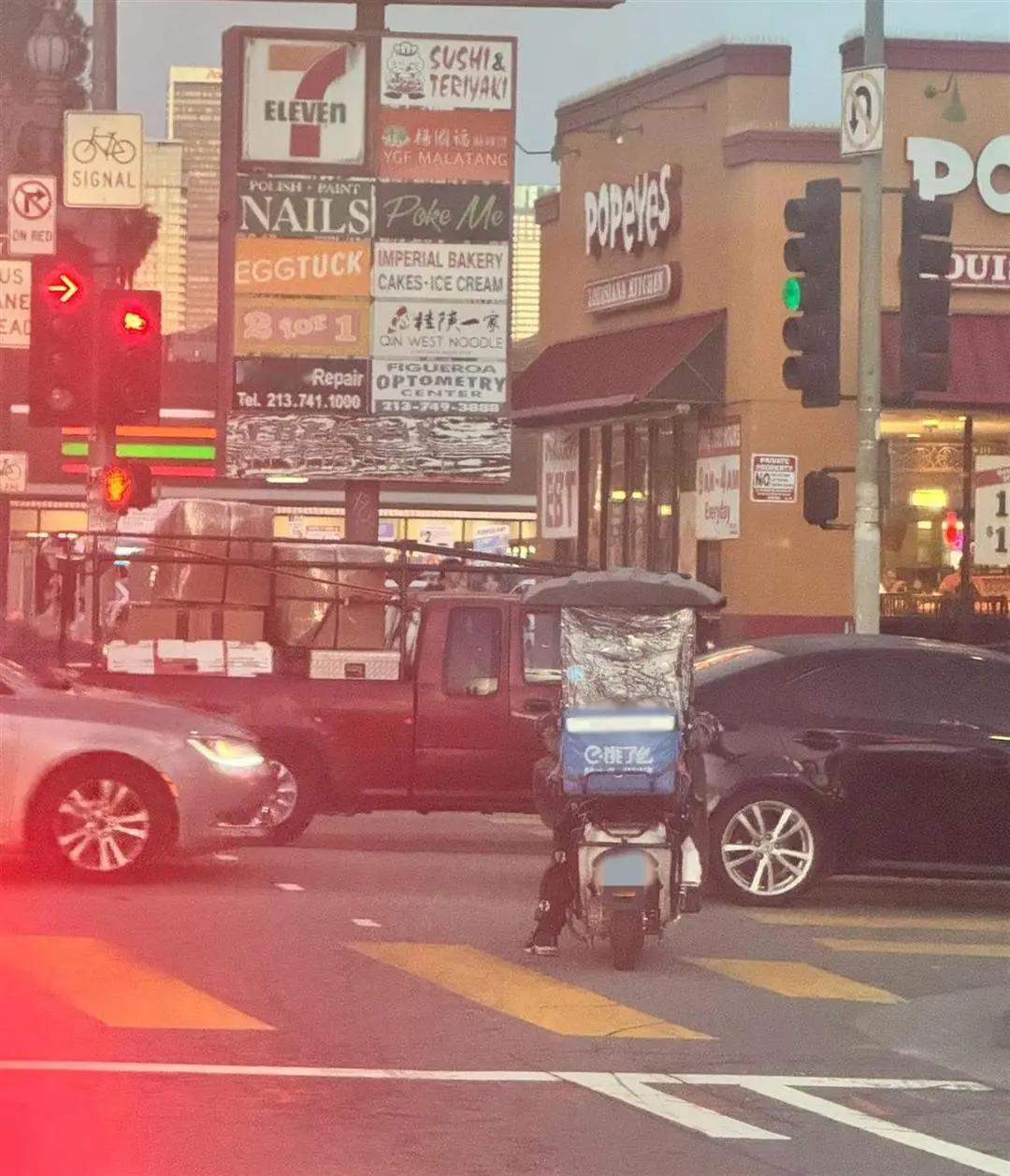 洛杉矶街头惊现饿了么骑手！中国外卖真的覆盖全球了？
 
谁懂啊！刷到洛杉矶街头的