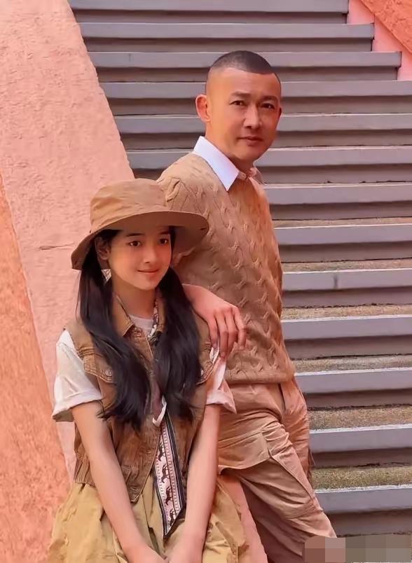 天呐，到现在没搞明白，电视剧《暗夜与黎明》里的那个干女儿，到底是谁演的？