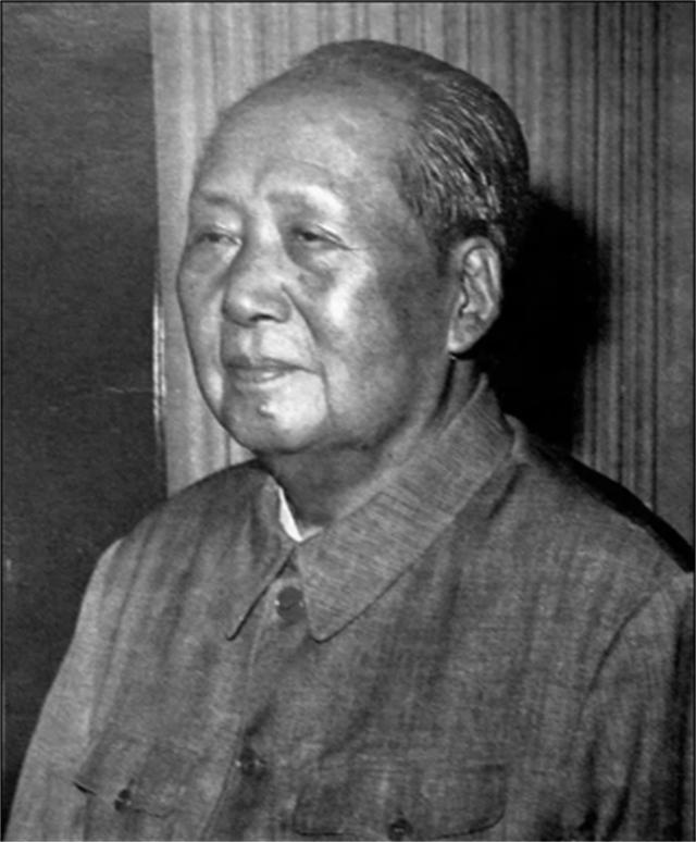 而1976年的那个春天，更是成为了一个时代的转折点，标志着一位伟大领袖的谢幕与不