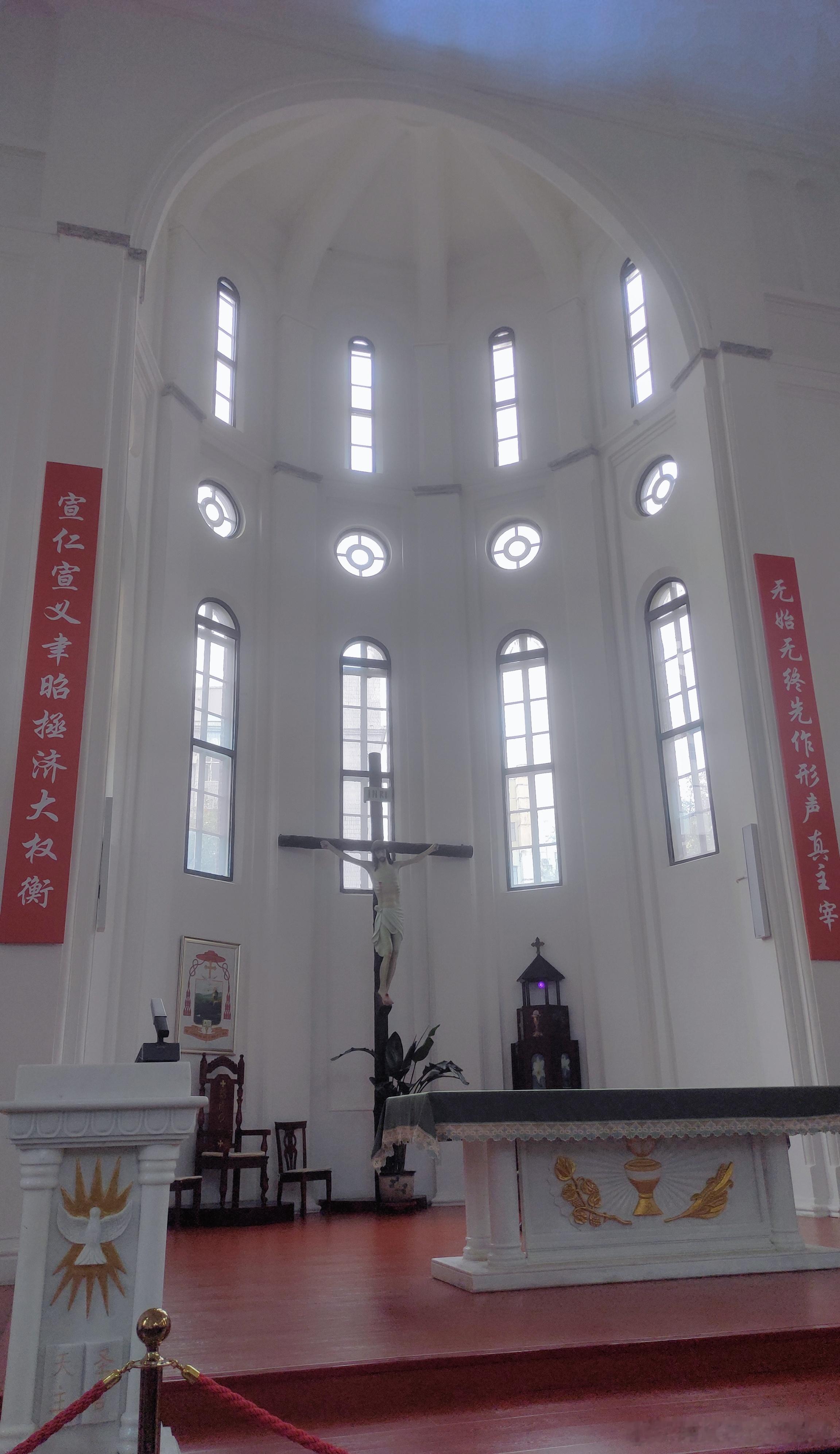 隐藏在老归绥城的西洋建筑，据今已经102年 。  据了解，它由比利时专家设计，天
