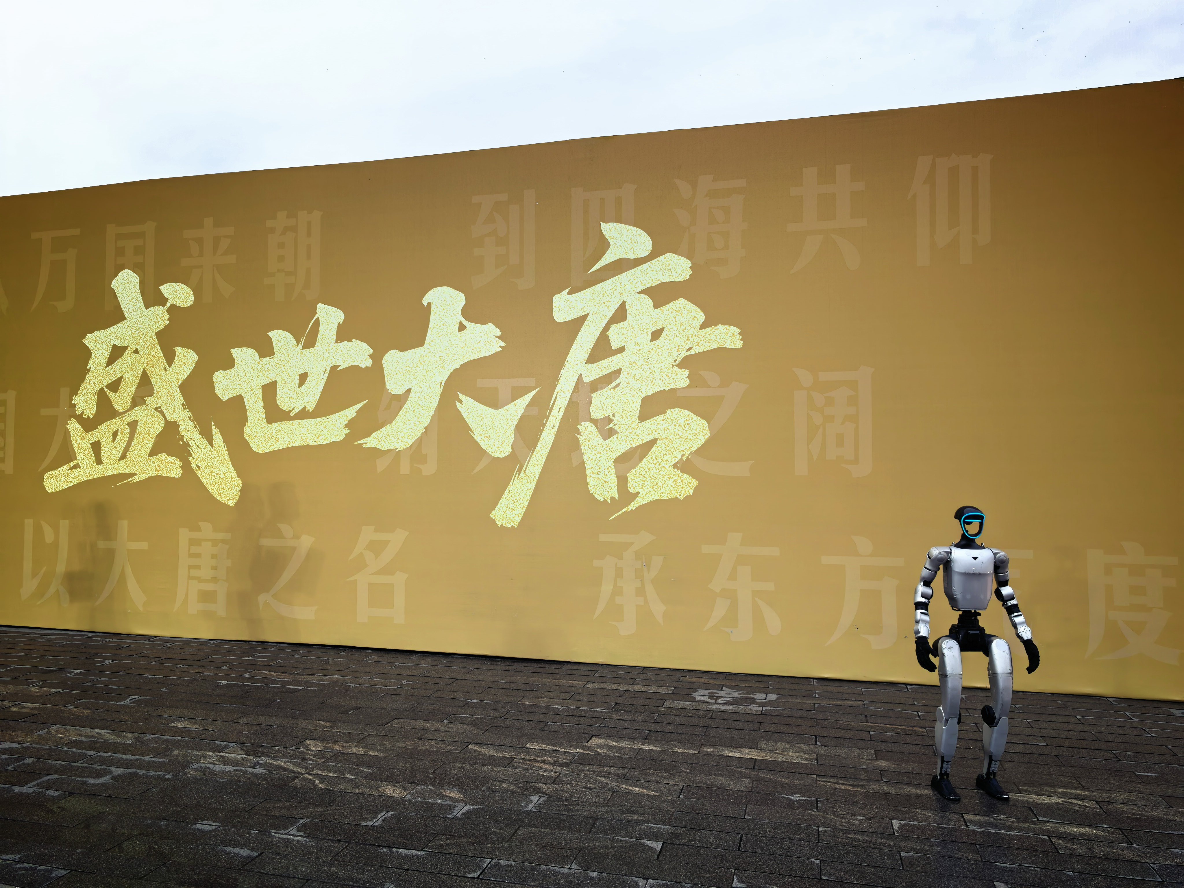 闪现西安永宁门，蹲个比亚迪大唐上市。950km续航彻底解决我的里程焦虑，兆瓦闪充
