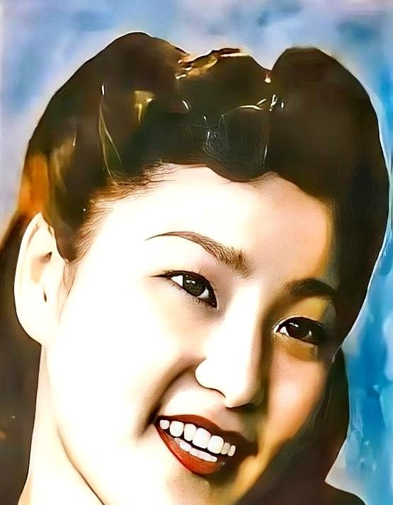 1942年，日军夜袭远征军野战医院，奸杀了三名女护士。次日清早，护士方寿纯提议：