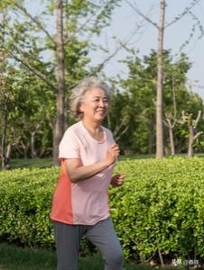 七十岁的老人最大的幸福是什么?
70岁的老人，只要身体没有大毛病，还可以做很多很