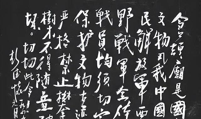 你看一眼这个字，就知道这个人。

林总的字，像春风拂过水面，轻轻柔柔的，笔尖带着